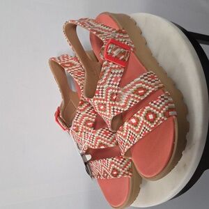 Skechers Women's Sandals in Coral and Beige Size 9 NWT